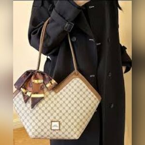 Niche Classic Pattern Shoulder Bag All-Match Elegant Underarm Bag with Scarf